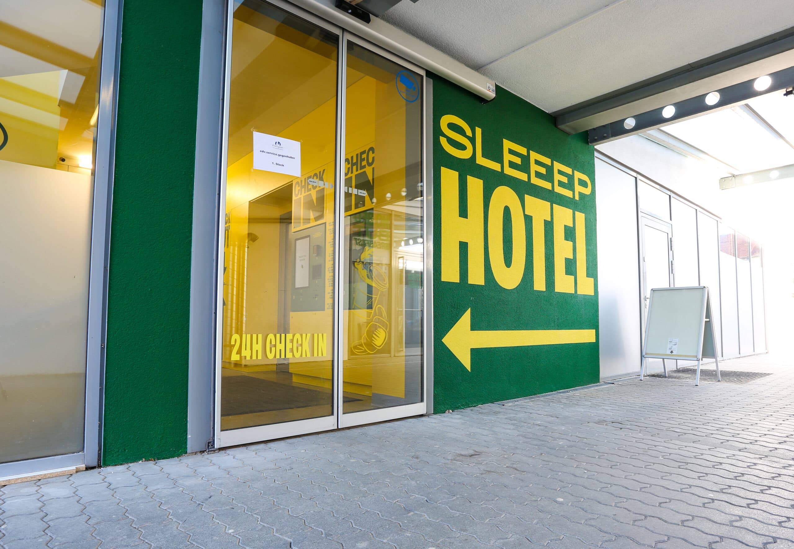 SLEEEP Hotel_Eingang